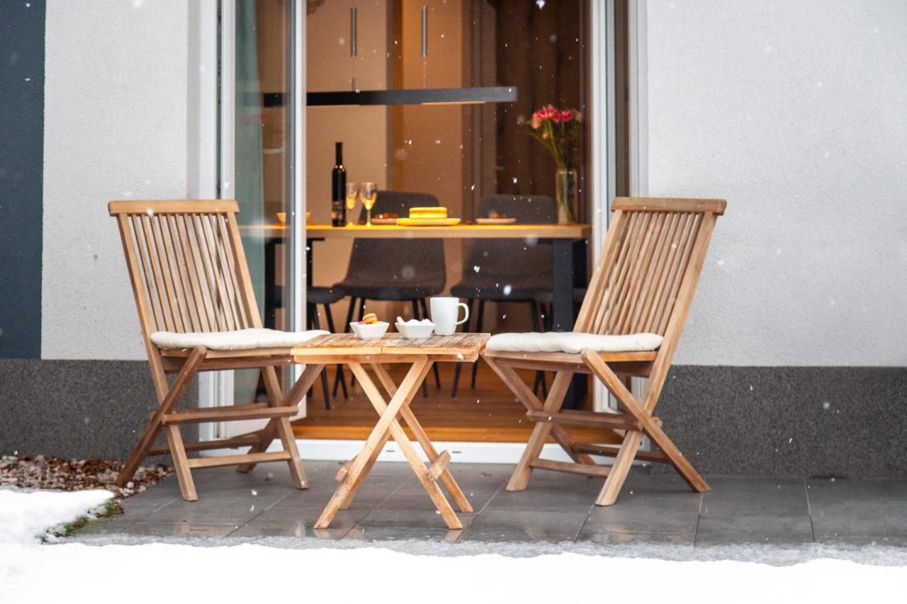 Chic Apartments With Balcony And Spa In มอยสตรานา ภายนอก รูปภาพ